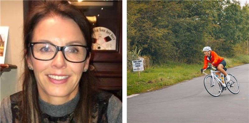 Ritratto di Beth e Beth sulla sua bicicletta da corsa