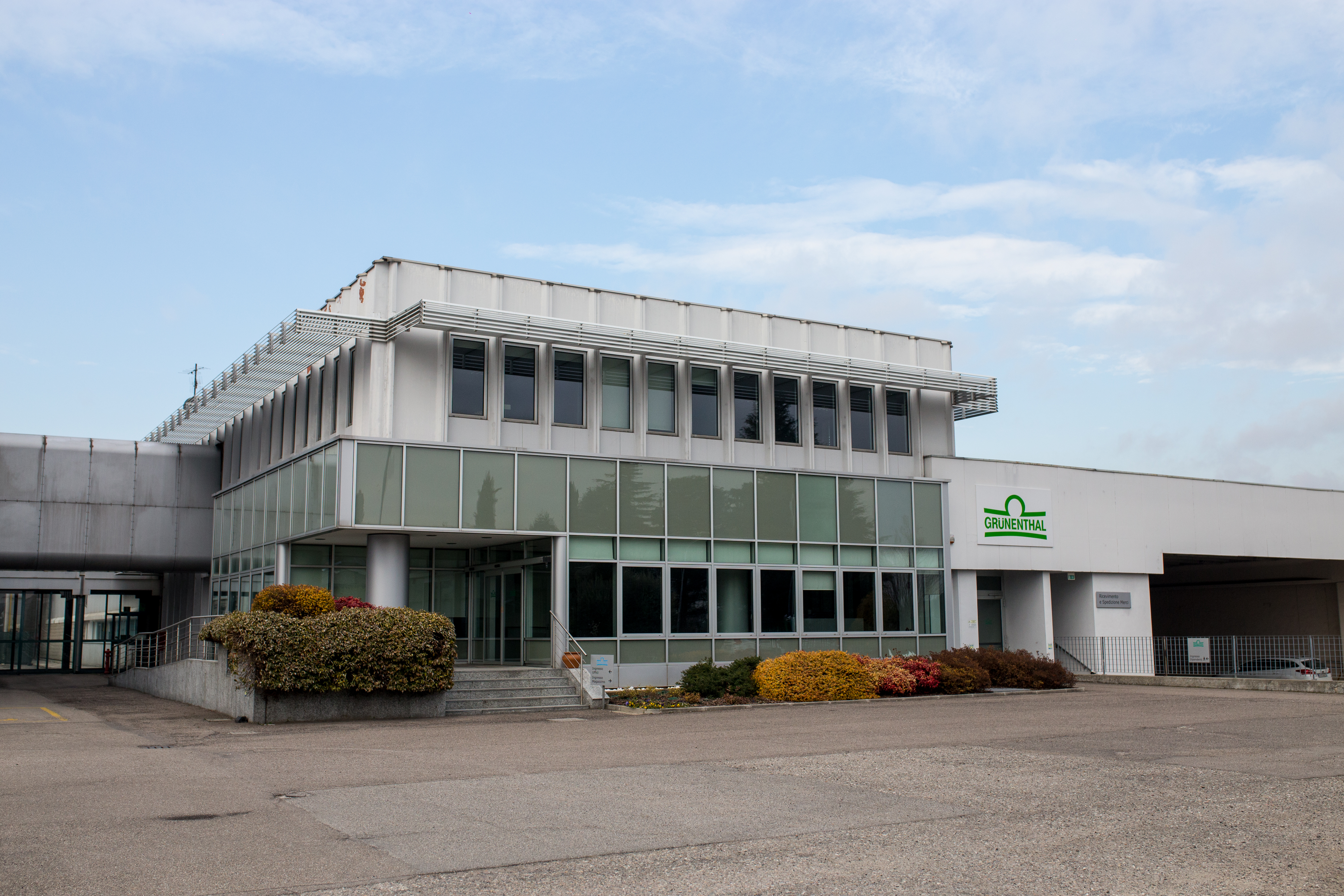 Foto dello stabilimento produttivo Farmaceutici Formenti, del Gruppo Grünenthal, ad Origgio (Varese)